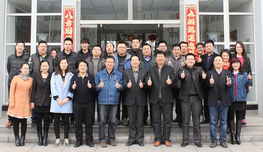 爱游戏体育-战场上英雄辈出，谁能带领团队取得胜利的简单介绍