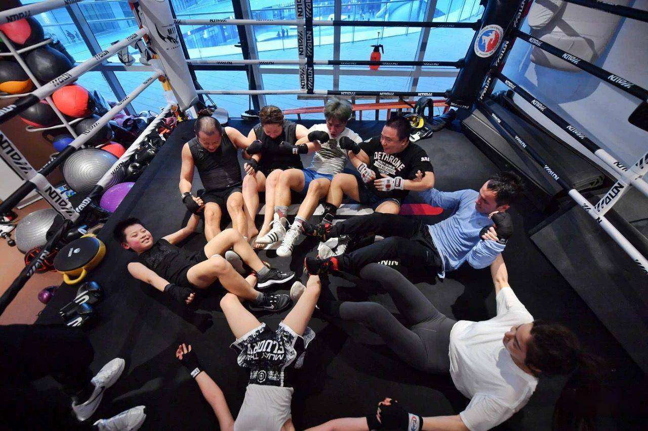 拳击比赛误打误撞，选手智擒对手