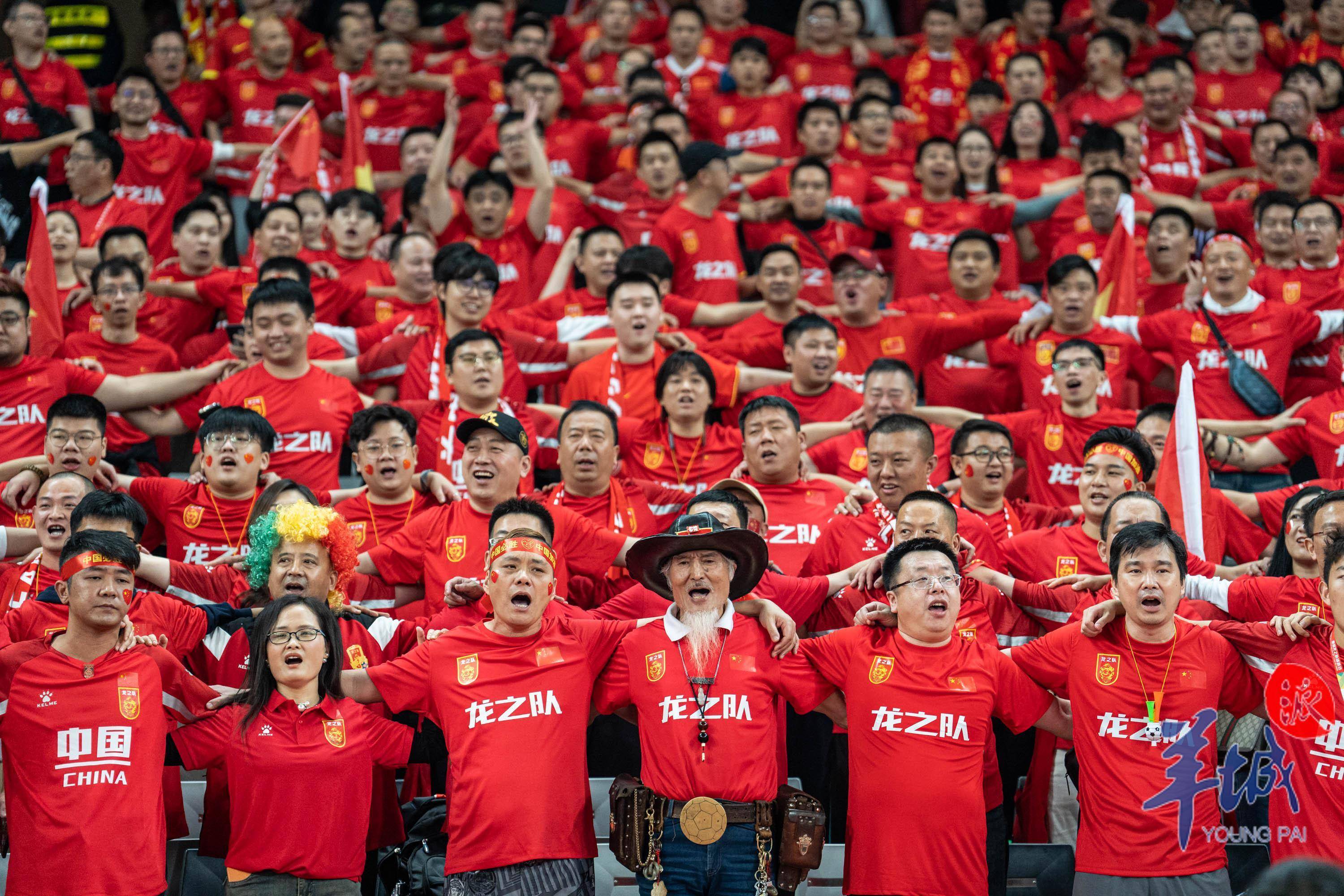 精彩瞬间回顾：经典比赛呈现球迷眼前的简单介绍
